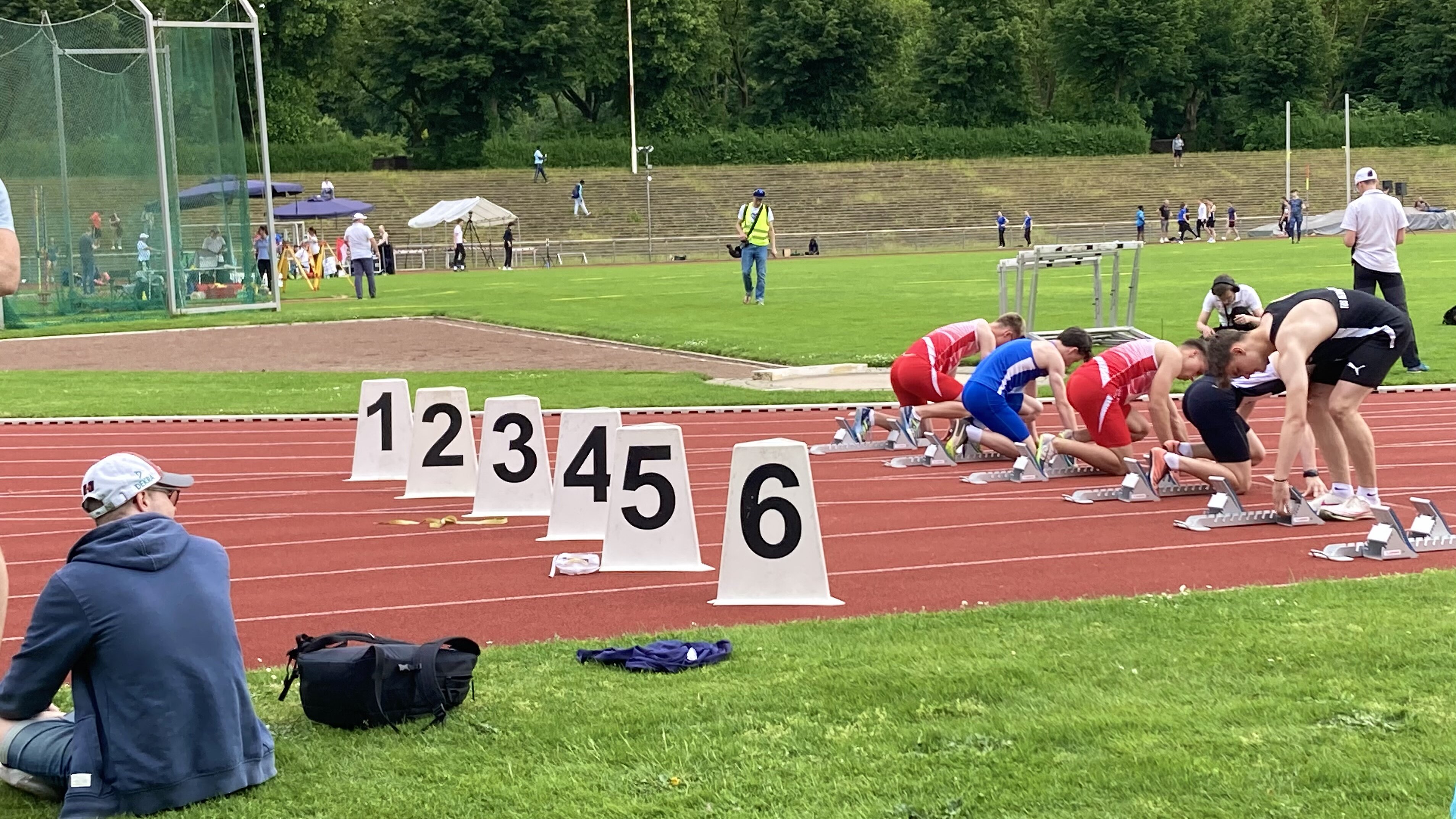 Sprinter in den Startblöcken beim Borsig Meeting in Gladbeck